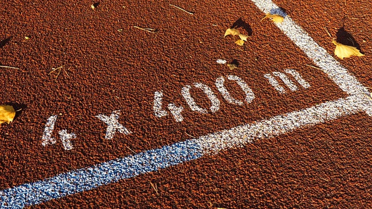 Hill Repeats for Strength and Speed supporting running article image