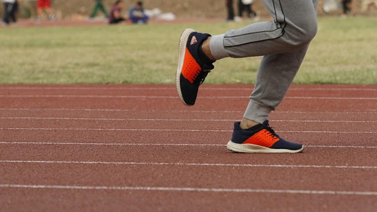 Essential Gear for Beginners supporting running article image