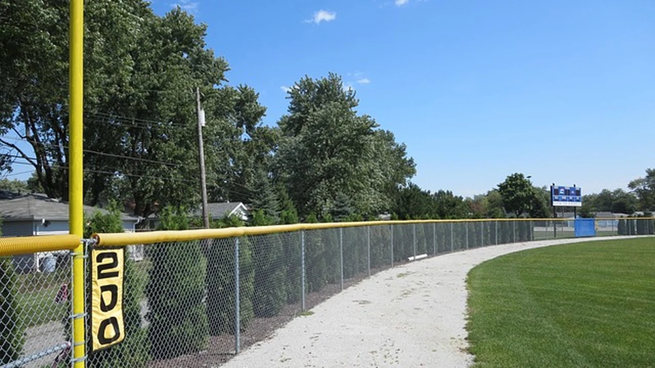 Staying Safe on the Trails supporting running article image