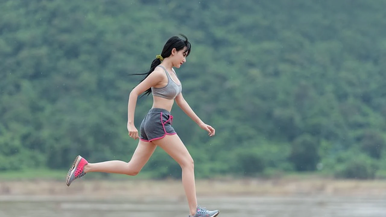 How Caffeine Affects Your Body and Brain When You Run supporting running article image