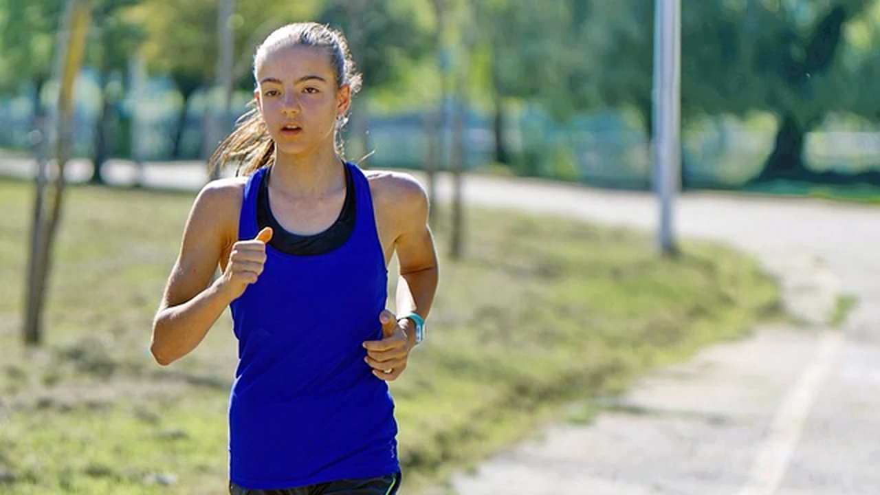 Strategies To Make Running Feel Easier (Physically And Mentally) supporting running article image
