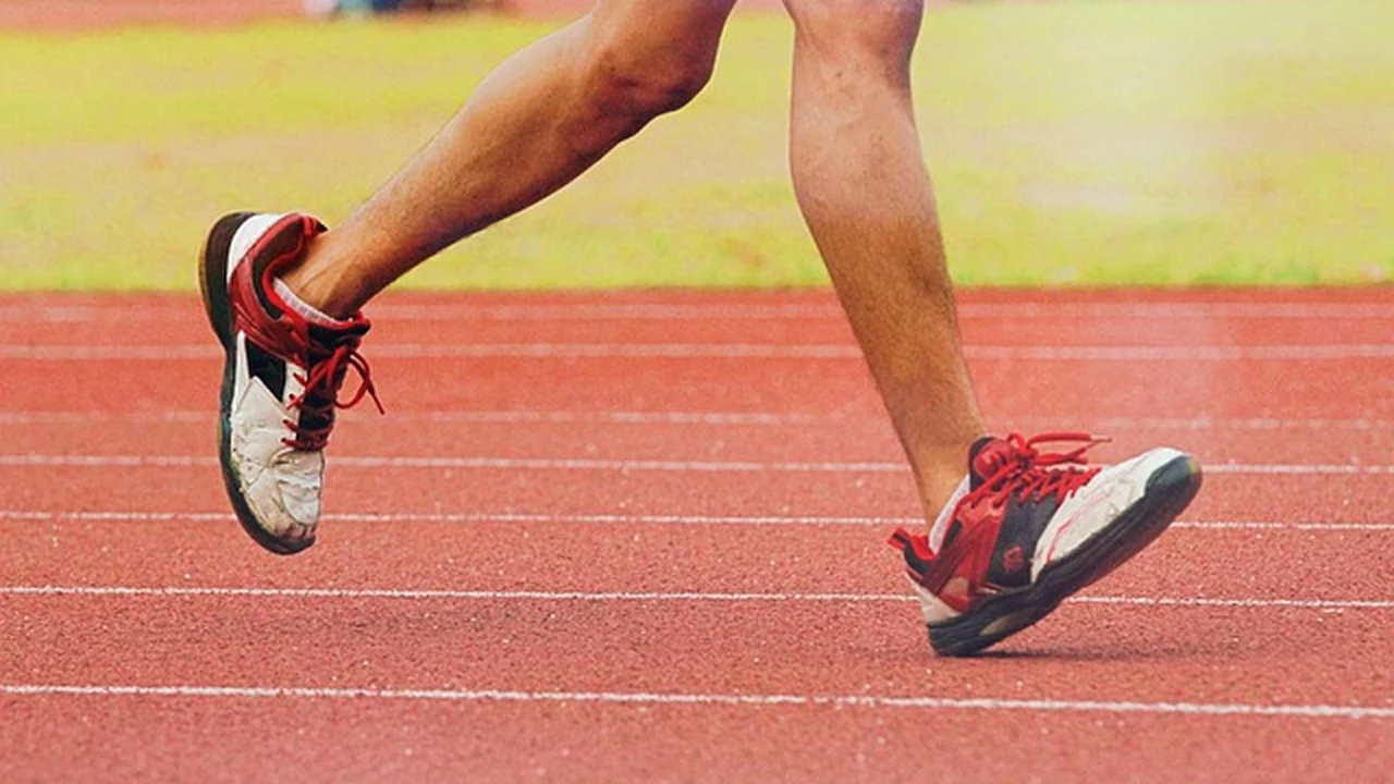 Practical Heat Training Methods for Runners supporting running article image