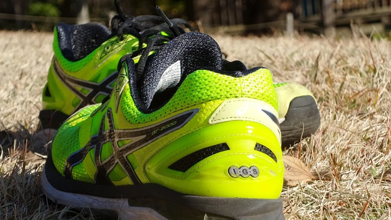 What to Wear: Clothing and Gear for Hot-Weather Running supporting running article image