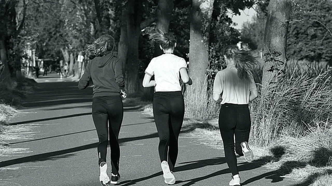 Variations: Uphill, Barefoot, and Workout-Style Strides supporting running article image