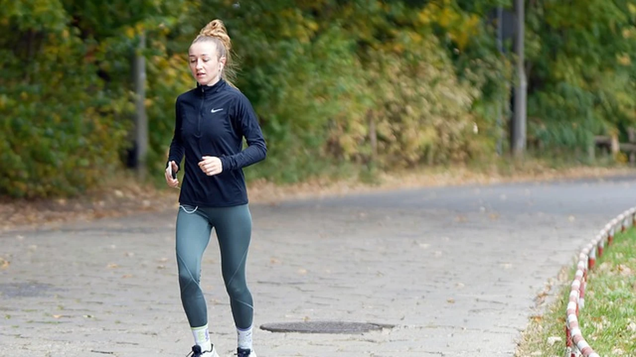 How to Fuel During a Long Run featured image for running nutrition guidance