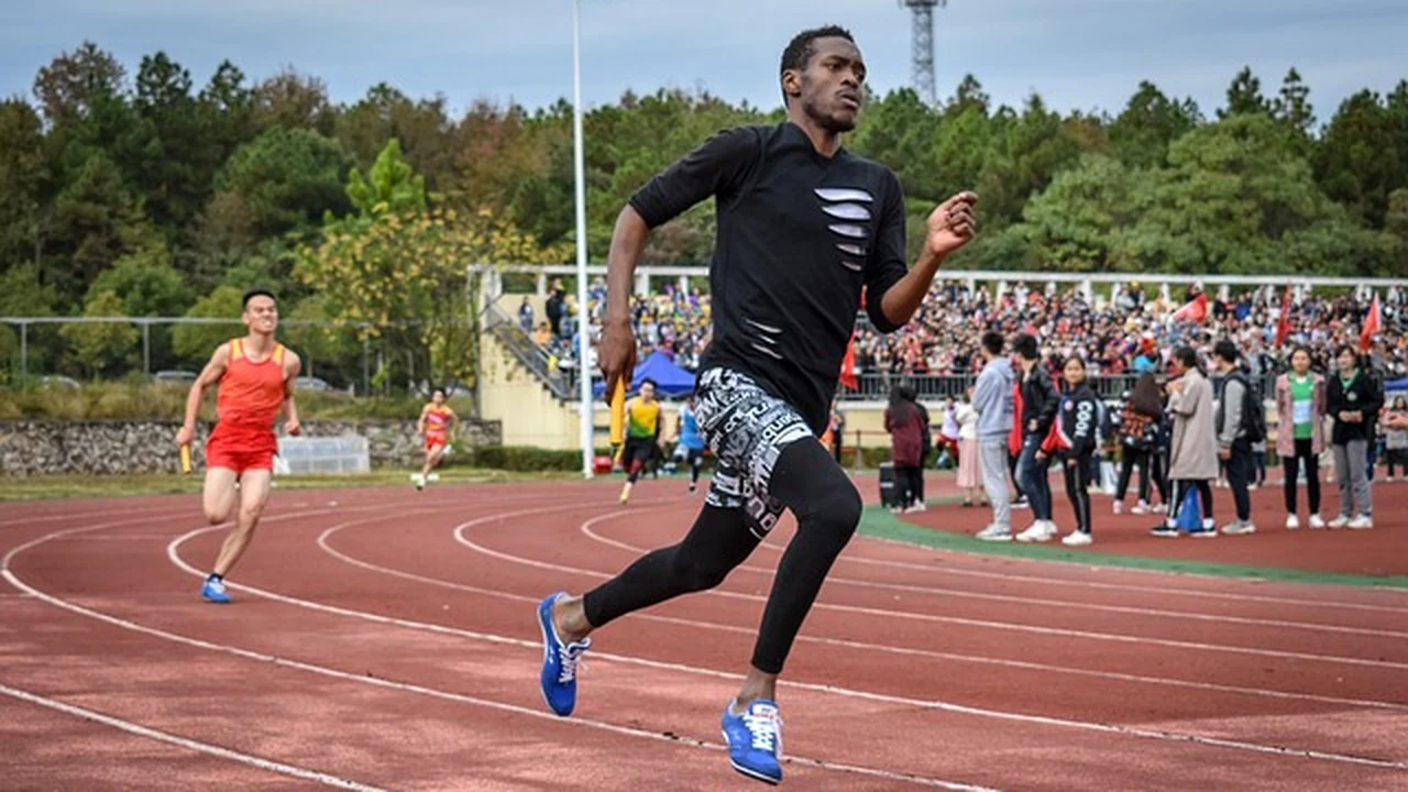 Quick Answer: How to Get Rid of Shin Splints Fast (First Steps) supporting running article image