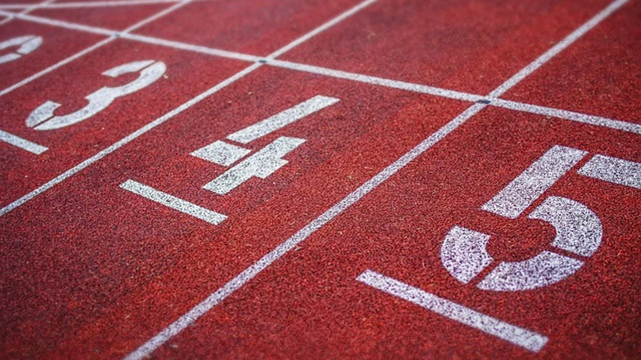 Tracking Progress and Staying Healthy supporting running article image