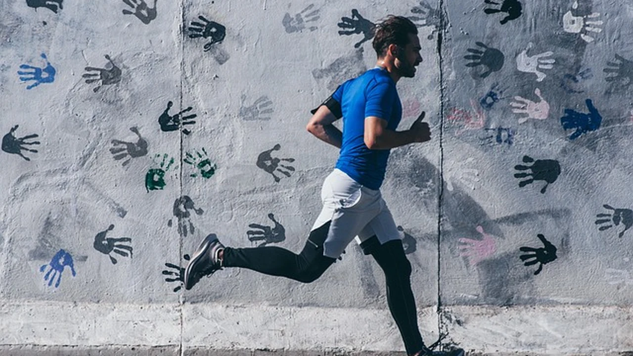 Complete Dynamic Warm-Up Routine Before a Run supporting running article image