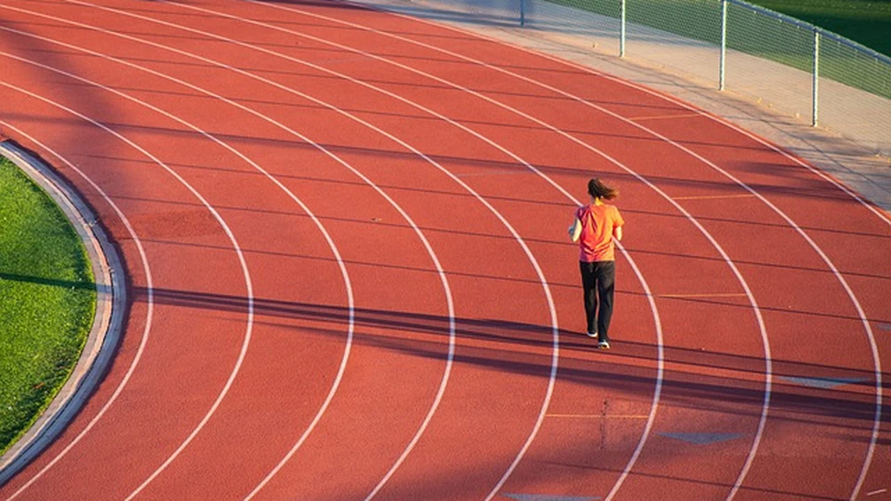 Acclimating to Hot Weather supporting running article image