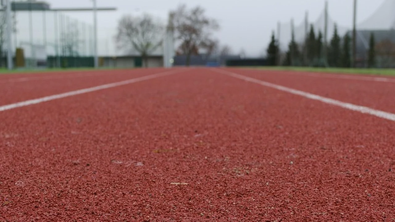 Mastering Downhill Running supporting running article image