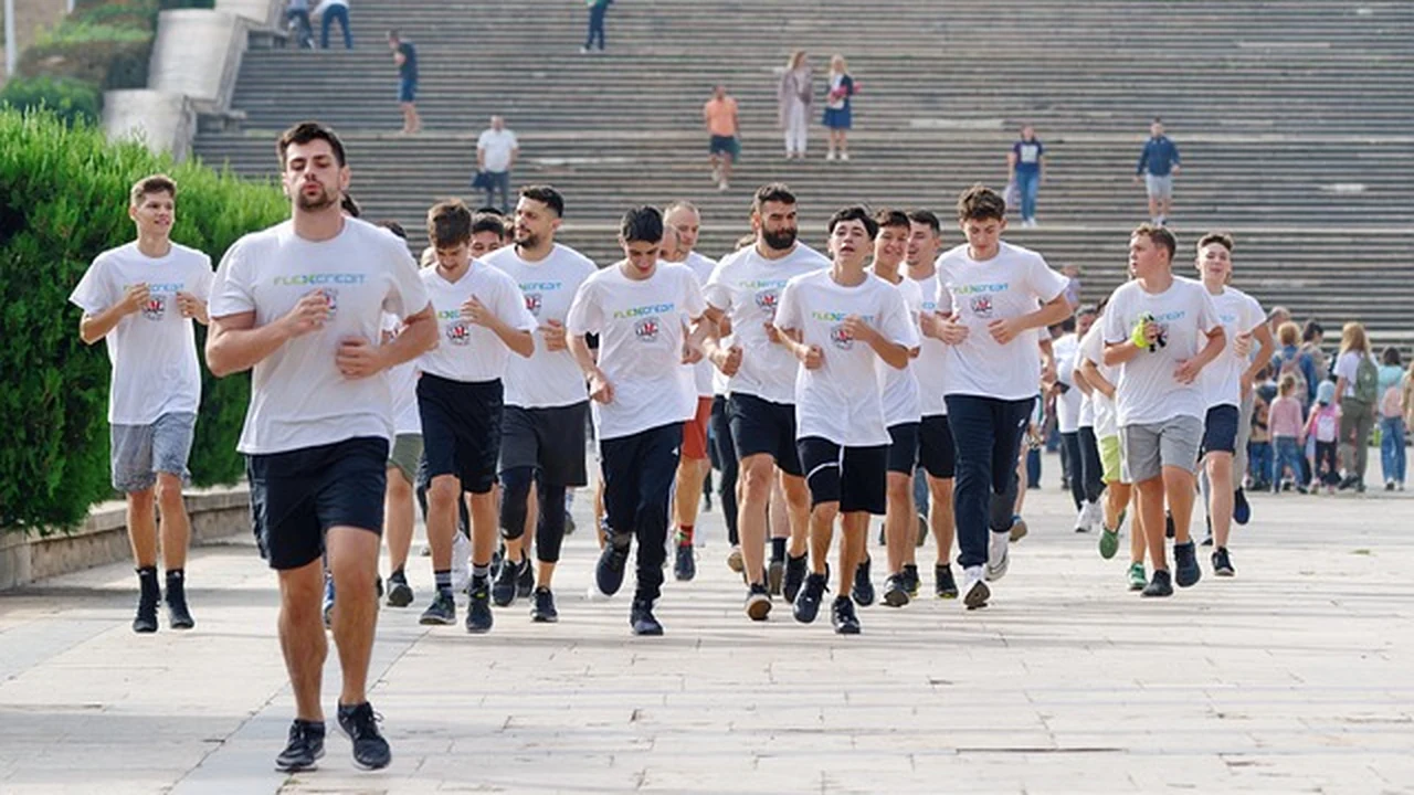 Nutrition Strategies Aligned with Your Cycle supporting running article image