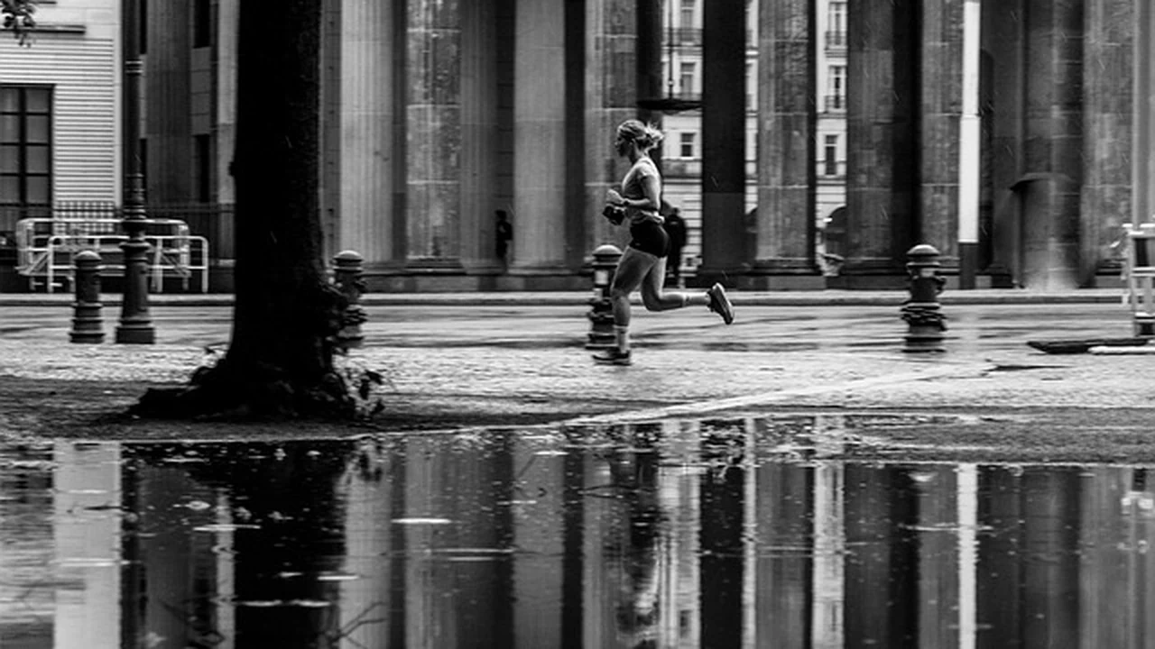 Evidence-Informed, Runner-Friendly Plantar Fasciitis Plan supporting running article image