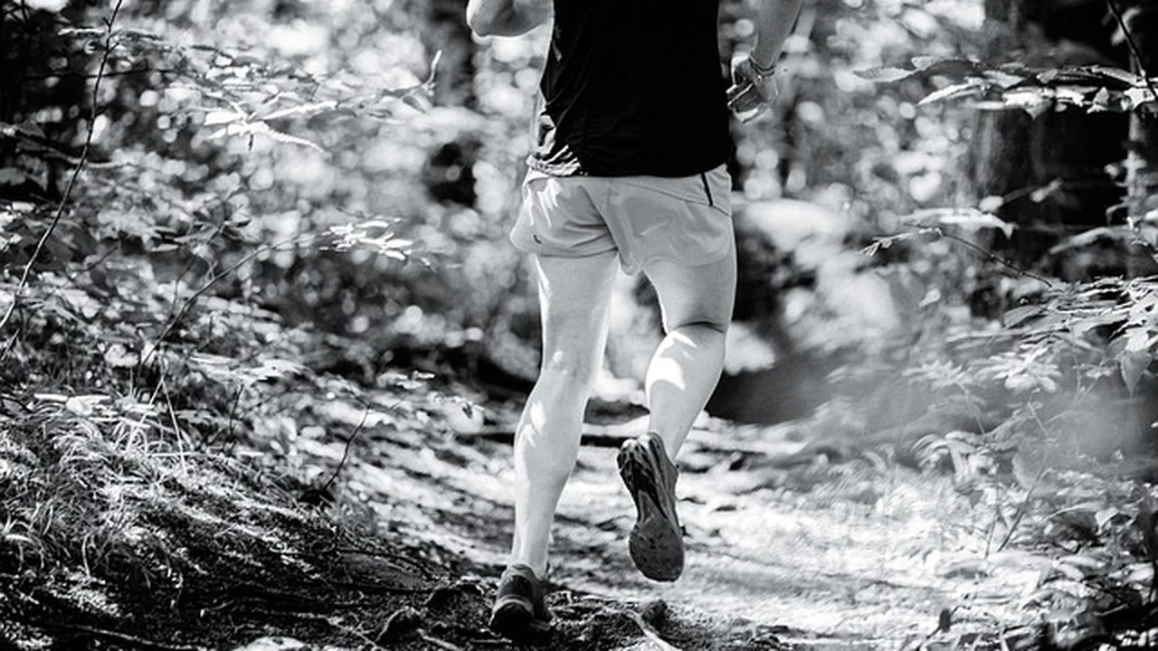 Rest Days vs. Active Recovery: What’s the Difference? supporting running article image