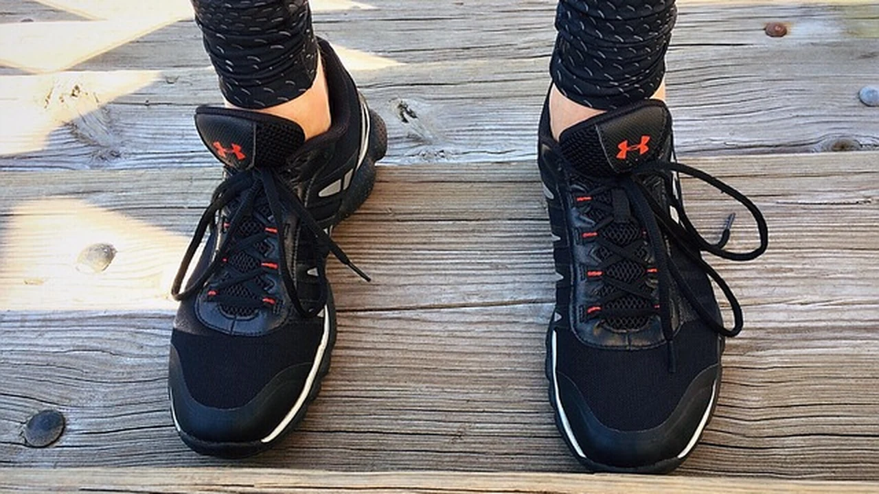 Single-Leg Exercises for Balance and Stability supporting running article image