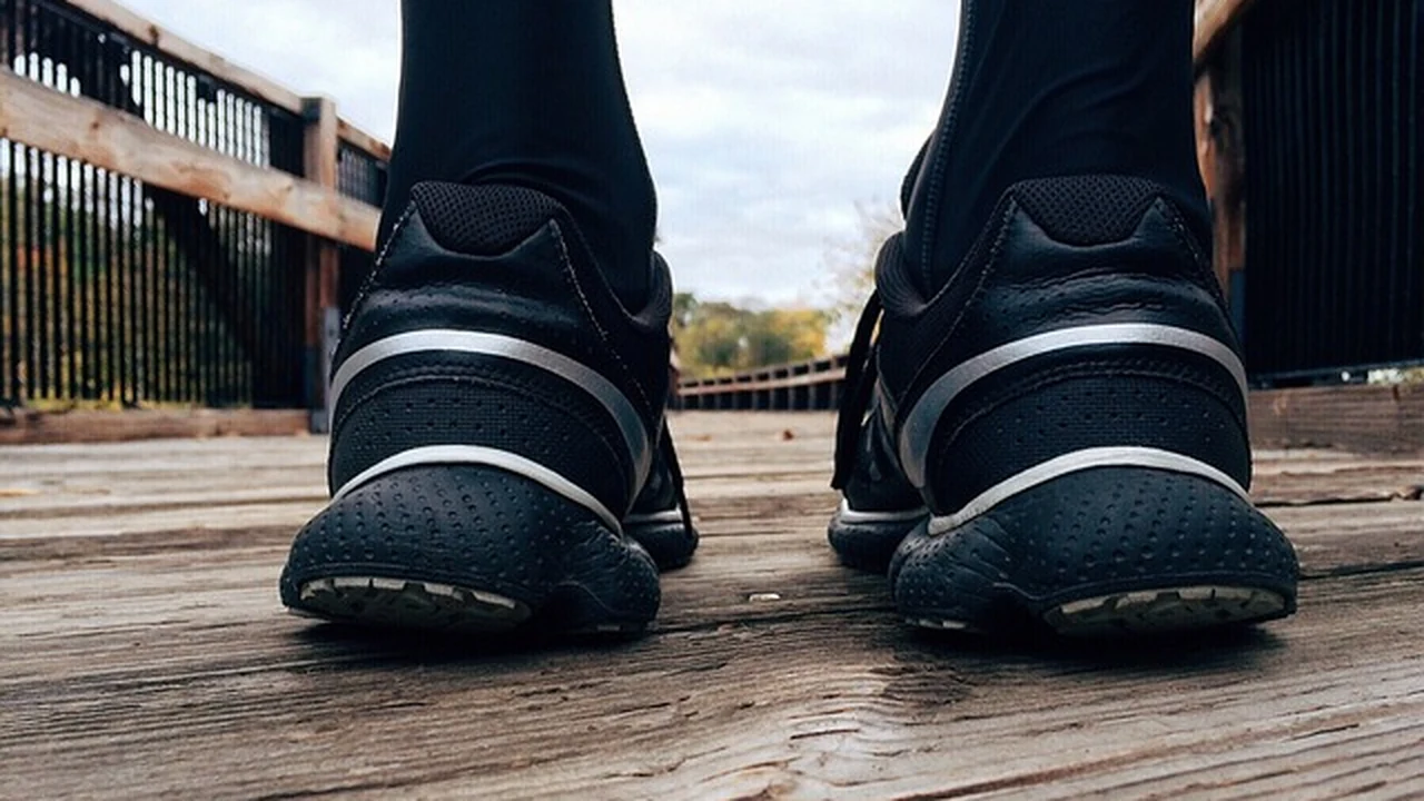 2. Iliotibial (IT) Band Syndrome supporting running article image