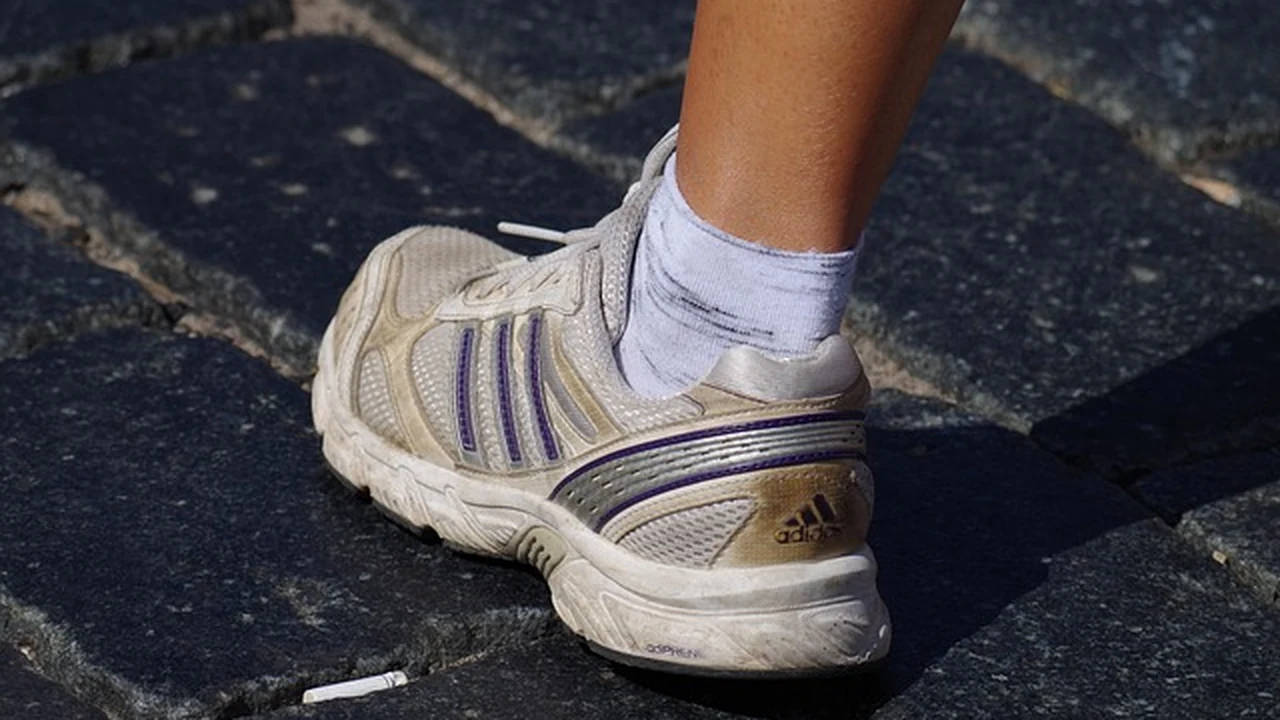 3. Shin Splints (Medial Tibial Stress Syndrome) supporting running article image