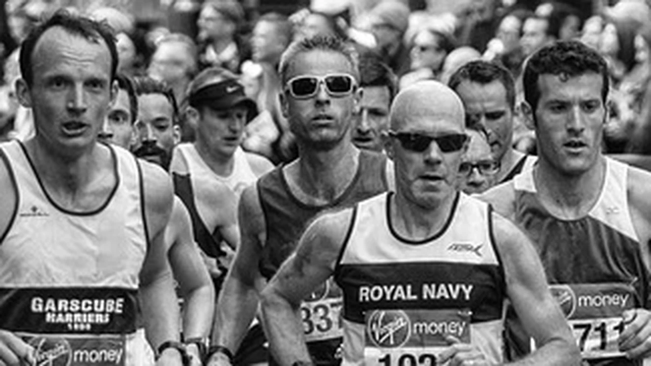 How to Train for Negative Splits supporting running article image