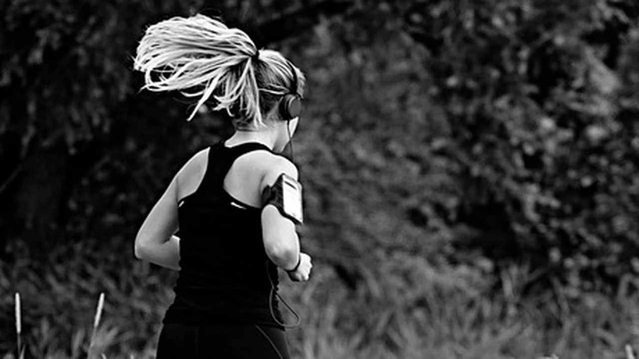 What Are Heart Rate Zones? (5-Zone Model for Runners) supporting running article image