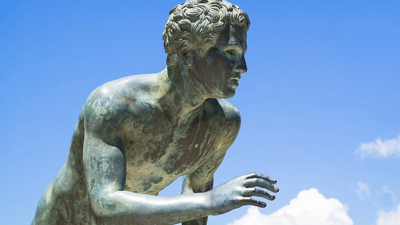 Essential Gear for Your First Half Marathon supporting running article image