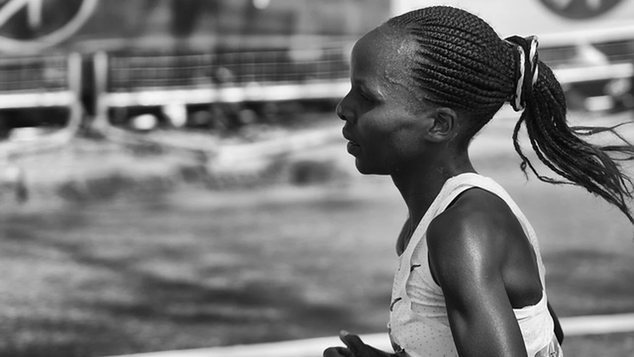 How to Stay Motivated During Training supporting running article image