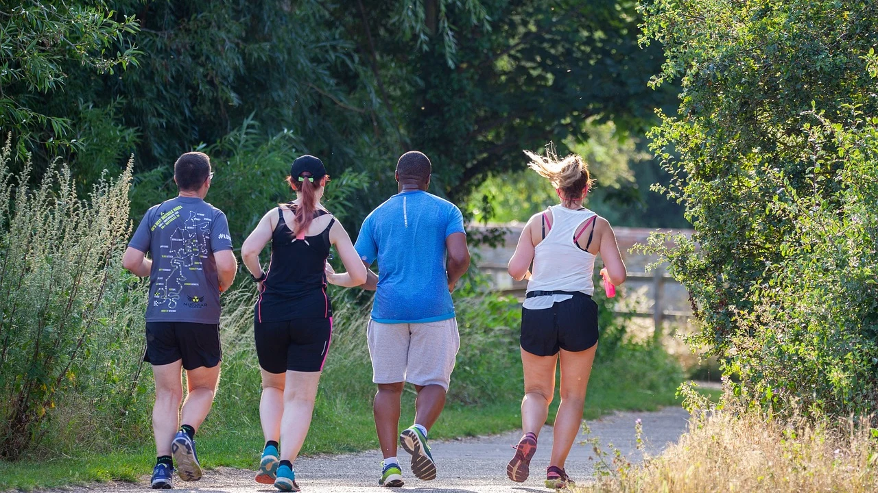 Top Tips on How to Find a Running Group featured image for beginner running guidance