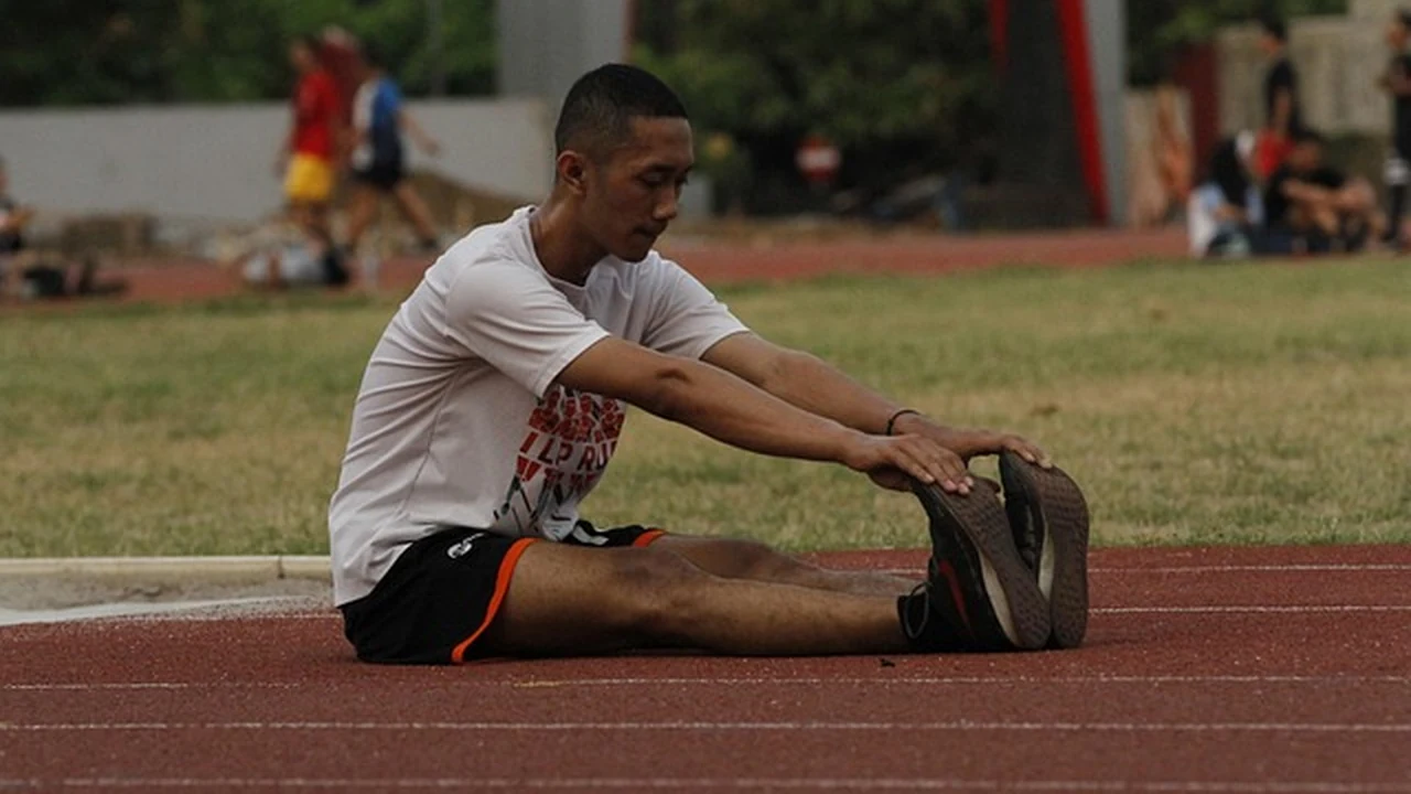 Running Shoes, Gear & Equipment Vocabulary supporting running article image